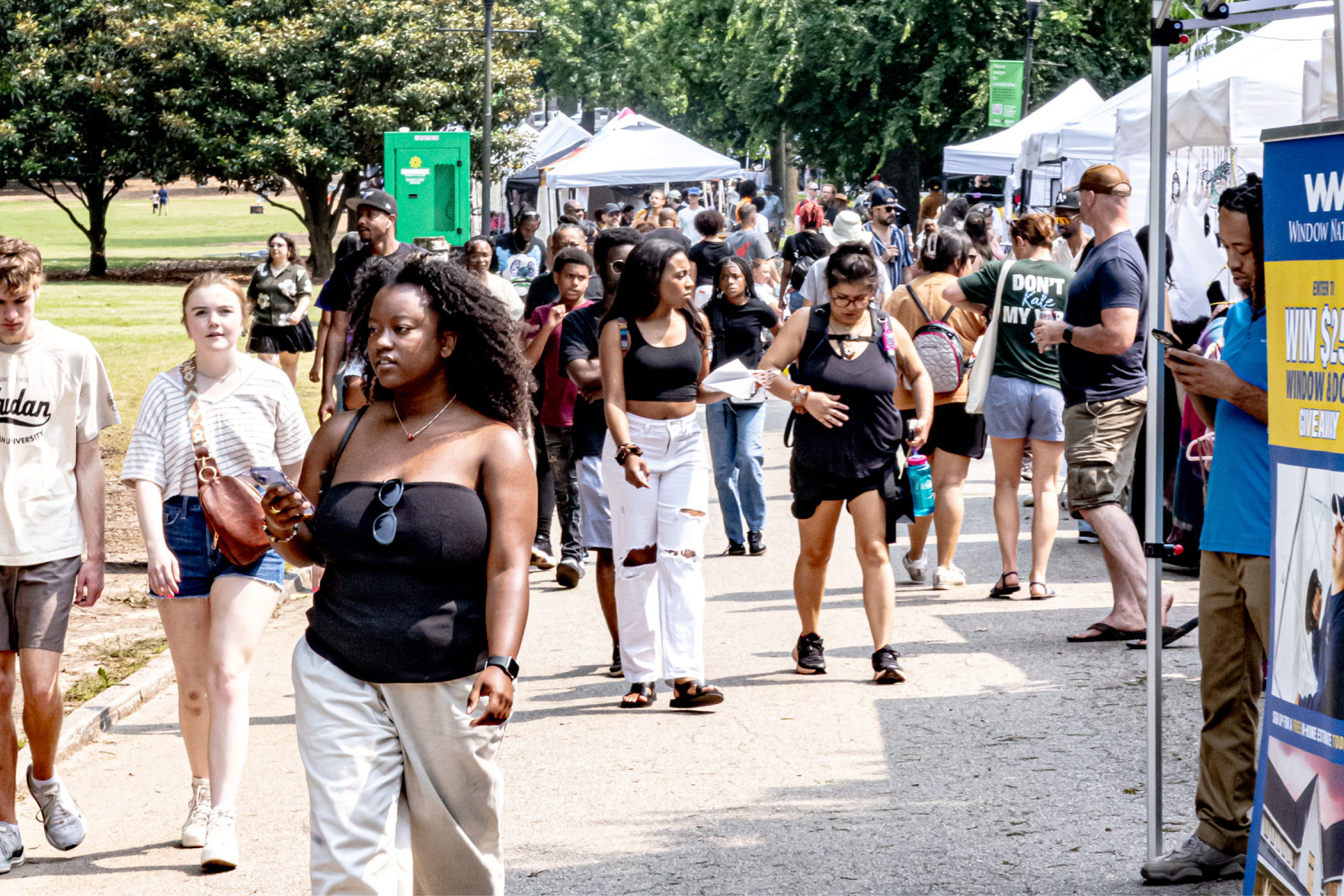 Crowd at previous market in Piedmont Park